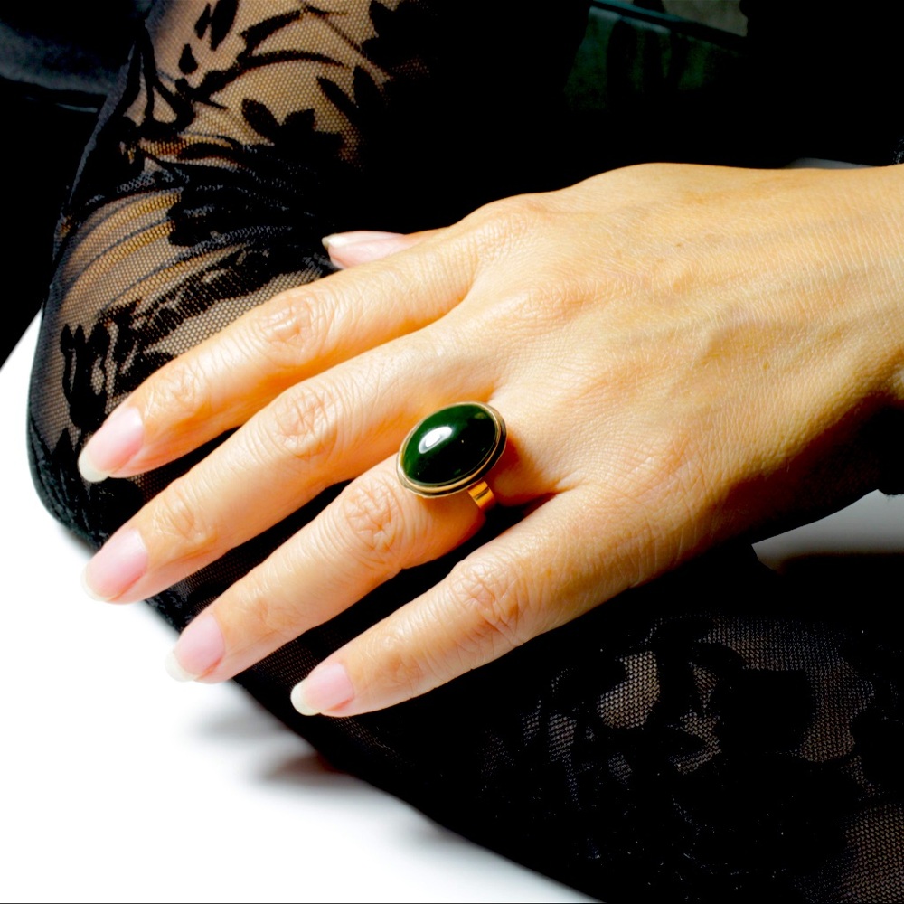 Vintage Mid-Century Nephrite Jade Cabochon 14K Yellow Gold Ring - Picture 3 of 6